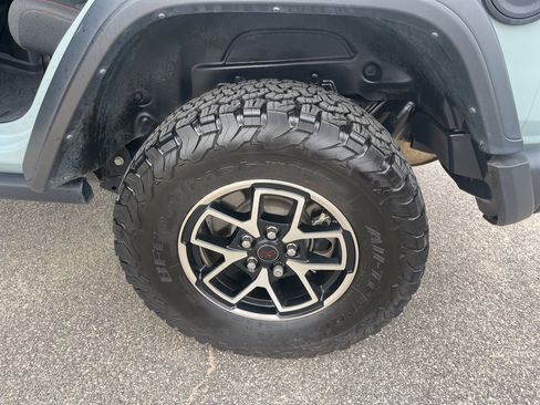 Used 2024 Jeep Wrangler Unlimited Rubicon w/ Technology Group image 36