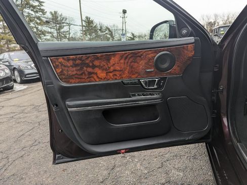 Used 2019 Jaguar XJ R-Sport image 11