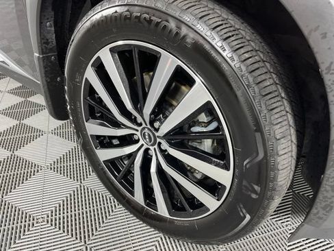 Certified 2025 Nissan Pathfinder Platinum FWD image 15