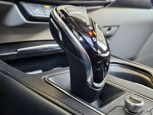 Used 2022 Cadillac XT4 Premium Luxury w/ Enhanced Visibility Package FWD image 10