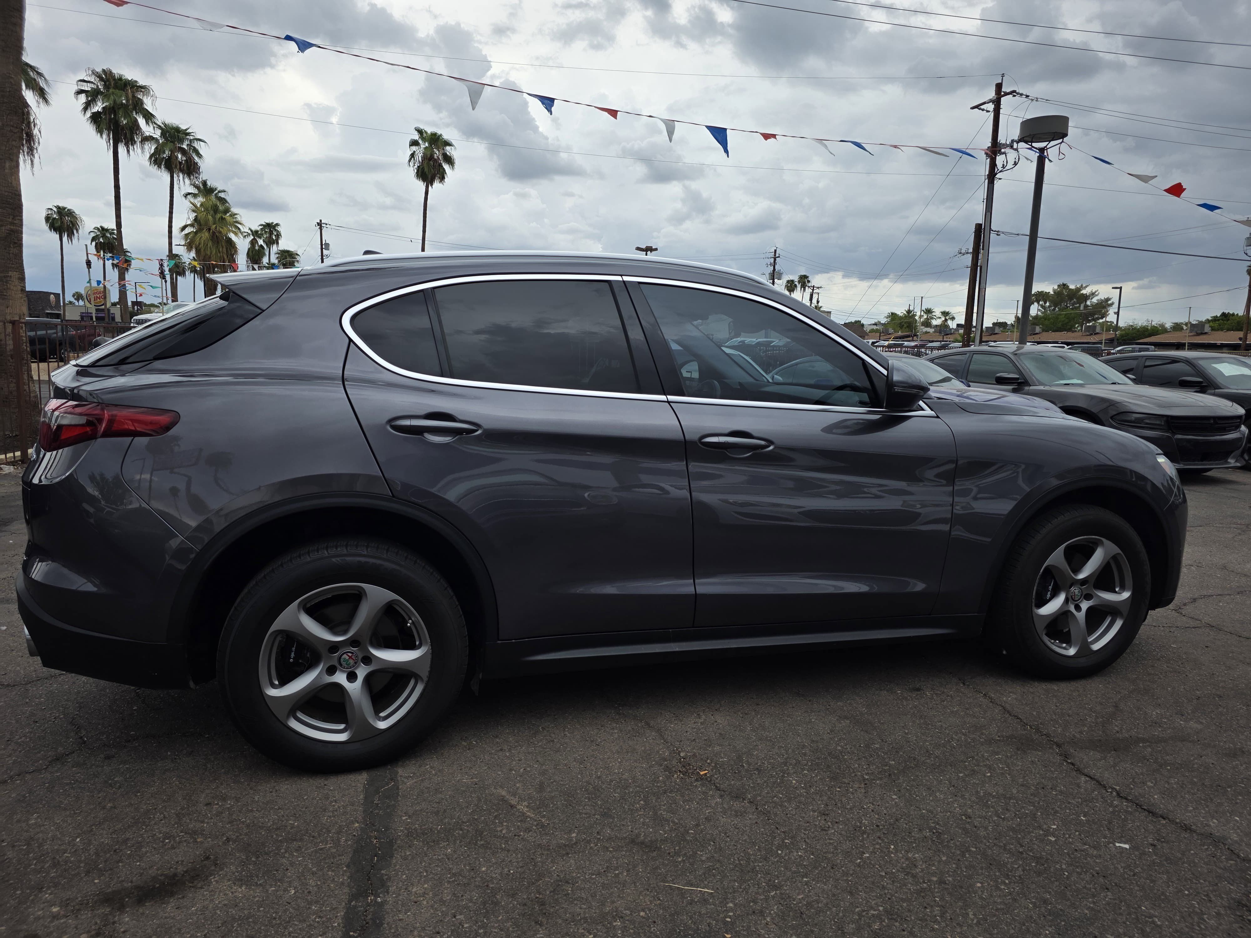 Used 2018 Alfa Romeo Stelvio AWD image 2