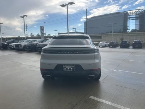 Used 2024 Porsche Cayenne Coupe image 6