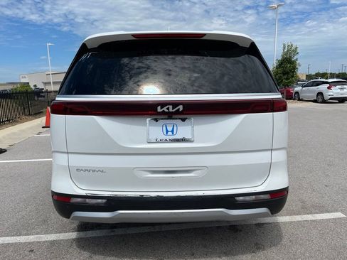 Used 2024 Kia Carnival LX FWD image 5