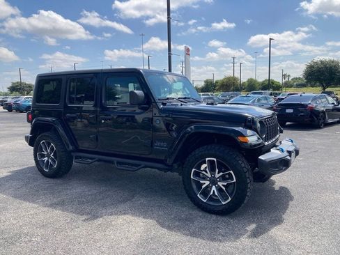 Used 2024 Jeep Wrangler Unlimited AWD/4WD image 2