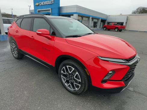 Used 2023 Chevrolet Blazer RS w/ Driver Confidence II Package FWD image 2