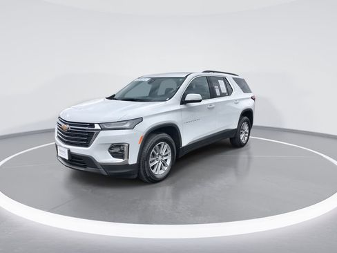 Used 2023 Chevrolet Traverse LT image 4