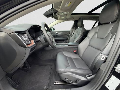 Used 2025 Volvo V60 B5 Cross Country Plus AWD/4WD image 10