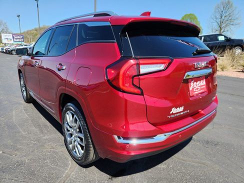 Used 2023 GMC Terrain Denali image 3