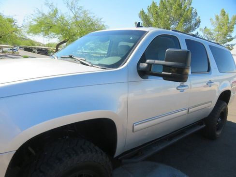 Used 2010 GMC Yukon XL SLT w/ SLT-2 Equipment Package image 8