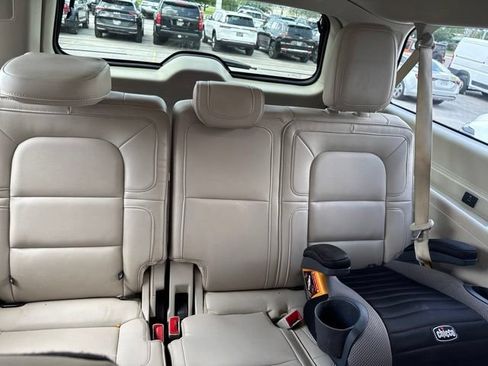 Used 2018 Lincoln Navigator L Reserve w/ Technology Package AWD/4WD image 9