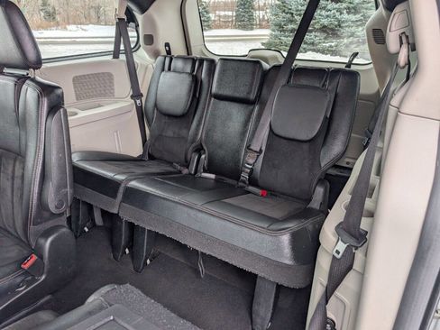 Used 2019 Dodge Grand Caravan SXT w/ Rear Park Assist Package image 15