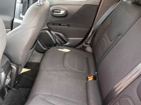 Used 2019 Jeep Renegade Latitude AWD/4WD image 25