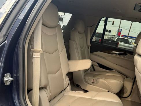 Used 2018 Cadillac Escalade Premium Luxury image 15