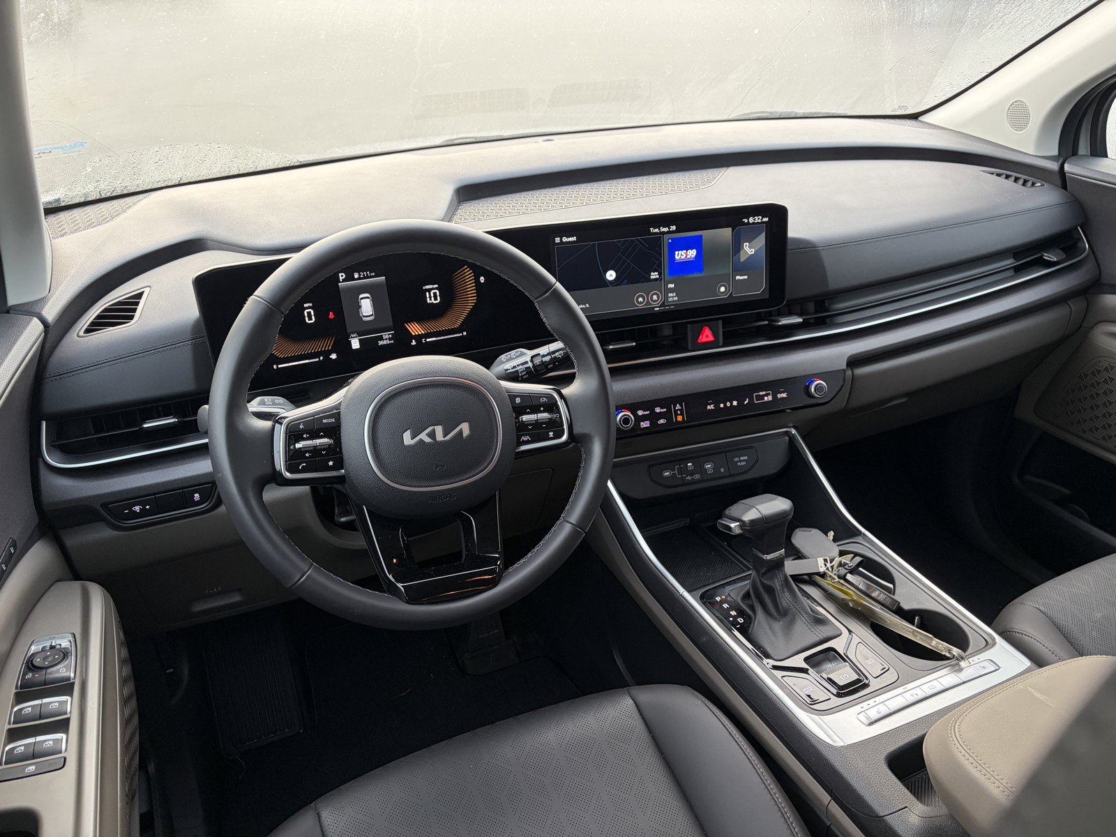 Used 2026 Kia Carnival EX FWD image 10