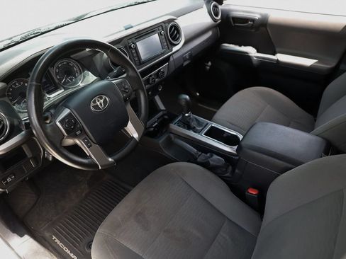 Used 2016 Toyota Tacoma SR5 w/ Towing Package RWD image 15