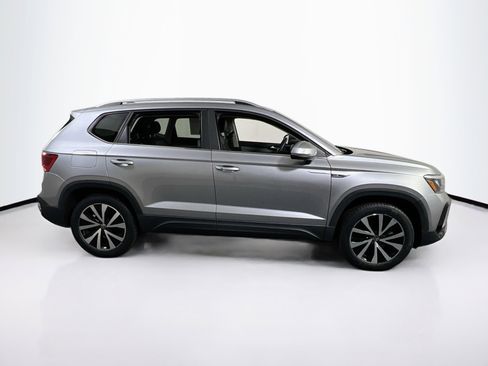 Used 2022 Volkswagen Taos SE AWD/4WD image 4