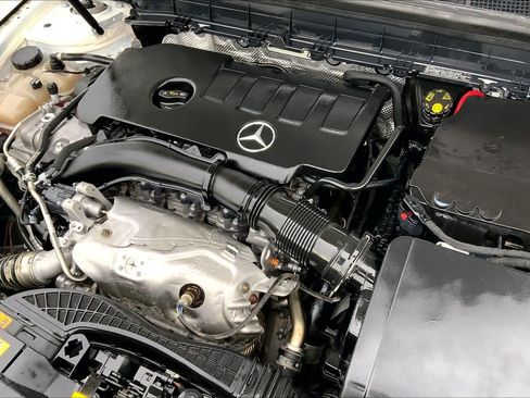 Used 2022 Mercedes-Benz GLB 250 image 31