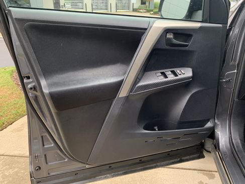 Used 2013 Toyota RAV4 XLE FWD image 14