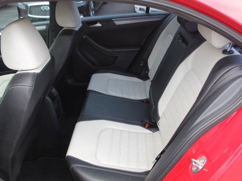 Used 2016 Volkswagen Jetta Sport image 13