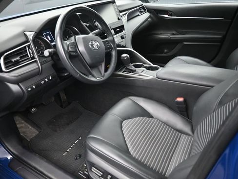 Used 2023 Toyota Camry SE w/ Cold Weather Package image 9