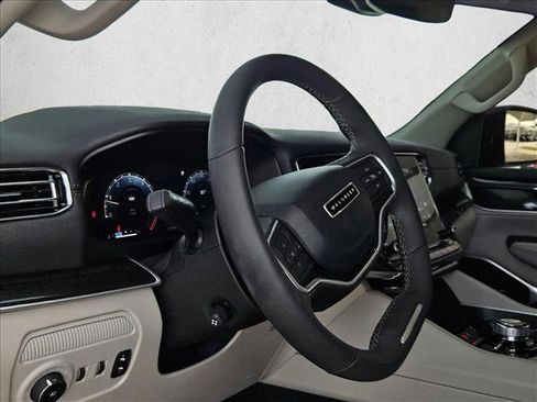 Used 2024 Jeep Wagoneer L 4WD w/ Premium Group I image 9