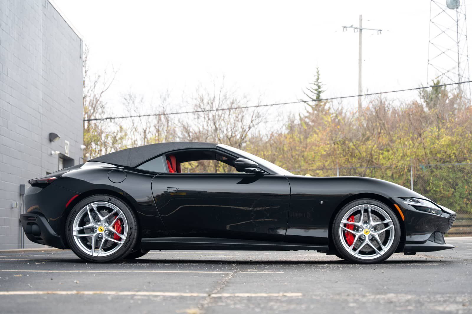Used 2025 Ferrari Roma Spider RWD image 17