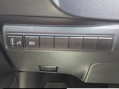 Used 2025 Toyota Corolla LE FWD image 21