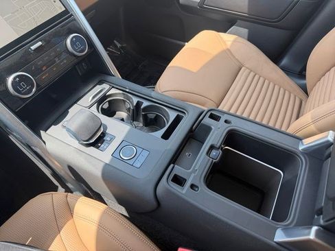 New 2026 Land Rover Discovery Limited Edition AWD/4WD image 24