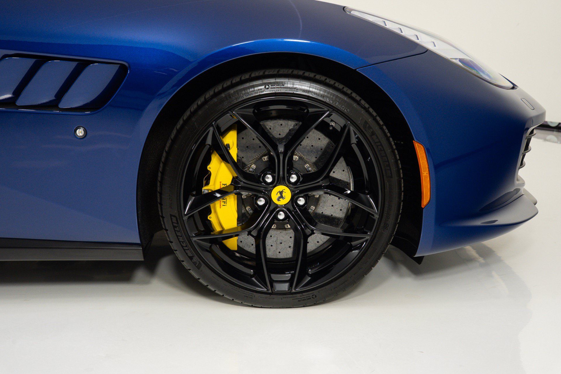 Used 2019 Ferrari GTC4Lusso T RWD image 14