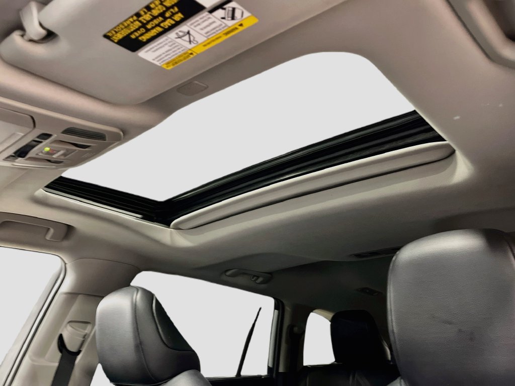 Used 2022 Toyota Highlander XLE FWD image 28