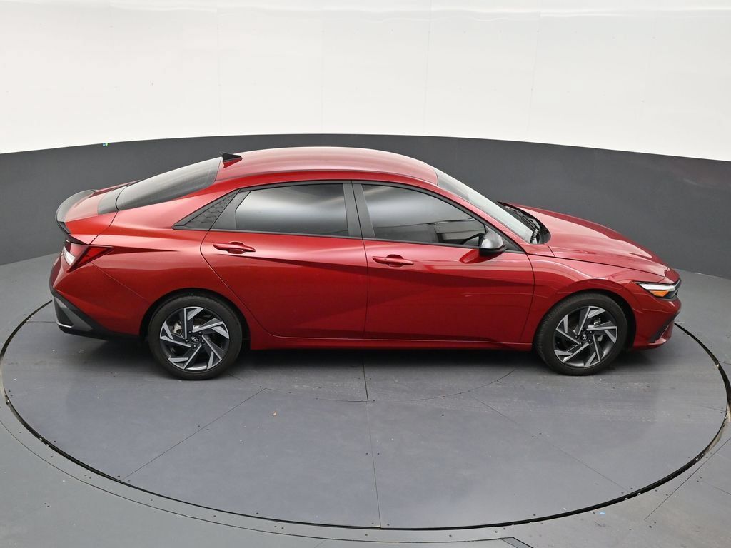 Used 2025 Hyundai Elantra Sport FWD image 17