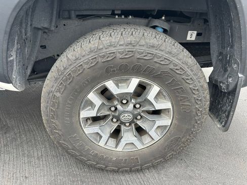 Used 2023 Toyota Tacoma TRD Off-Road w/ Black Out Package (TMS) AWD/4WD image 6