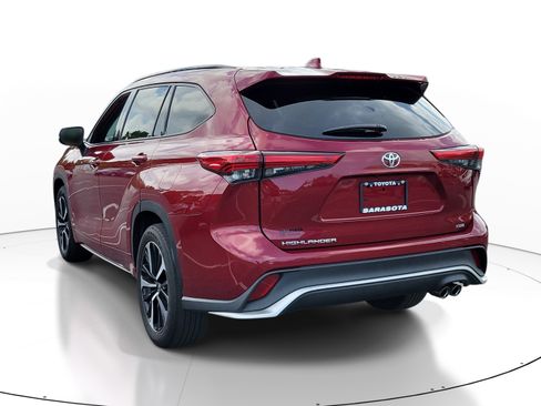 Used 2022 Toyota Highlander XSE FWD image 4