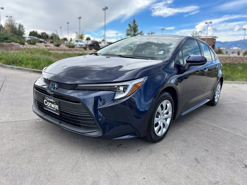 Used 2025 Toyota Corolla LE w/ Carpet Mat Package (TMS) FWD image 3