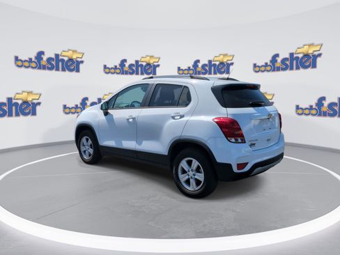 Used 2022 Chevrolet Trax LT w/ LT Convenience Package image 6