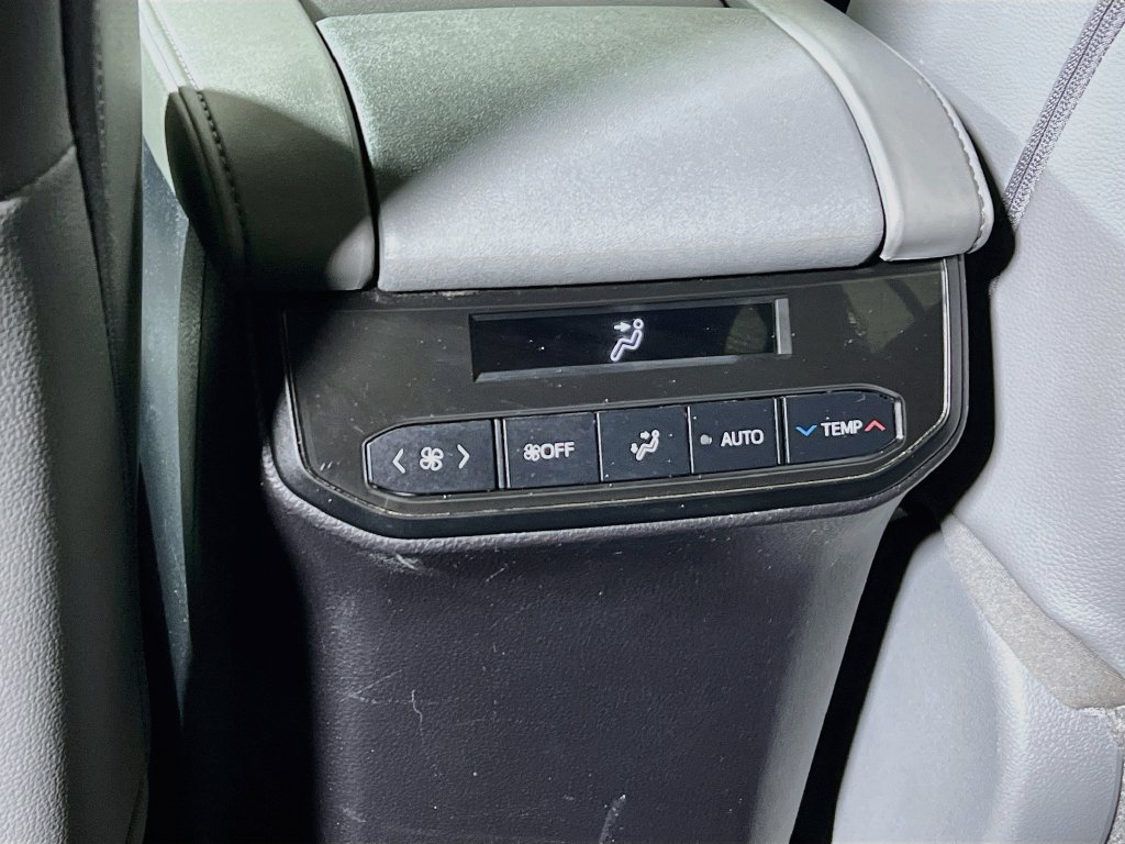 Certified 2020 Toyota Highlander XLE FWD image 22