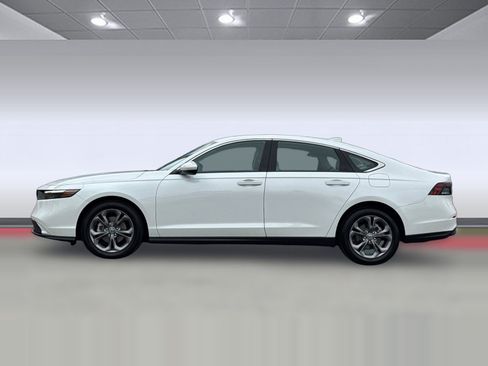 Used 2024 Honda Accord EX image 2