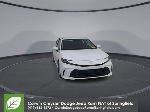 Used 2026 Toyota Camry LE FWD image 4