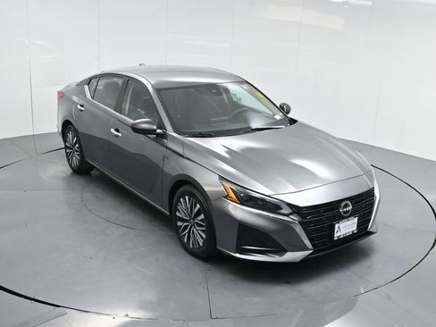 Used 2024 Nissan Altima 2.5 SV image 50