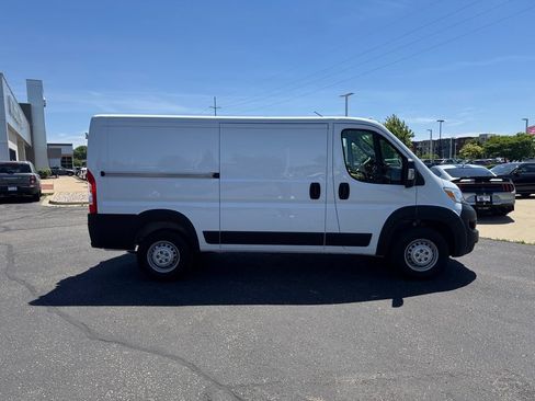 Used 2025 RAM ProMaster 2500 w/ Convenience Group FWD image 2