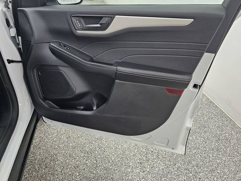 Used 2022 Ford Escape SE w/ Convenience Package FWD image 18