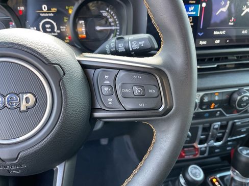 Used 2024 Jeep Wrangler Unlimited image 18