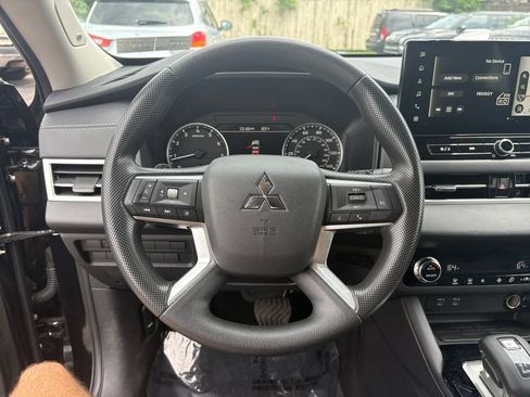 Used 2025 Mitsubishi Outlander ES AWD/4WD image 15