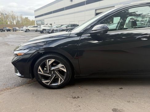 Used 2024 Hyundai Elantra Limited image 5