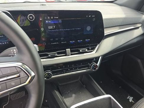 Used 2026 Chevrolet Equinox LT FWD image 7
