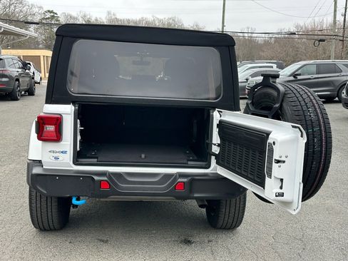 Used 2023 Jeep Wrangler Unlimited Sahara image 41