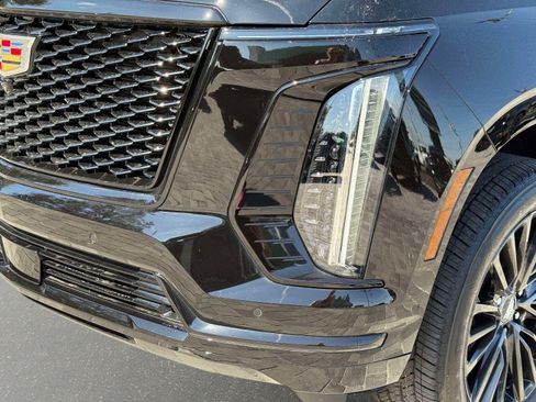 Used 2026 Cadillac Escalade Platinum Sport AWD/4WD image 10