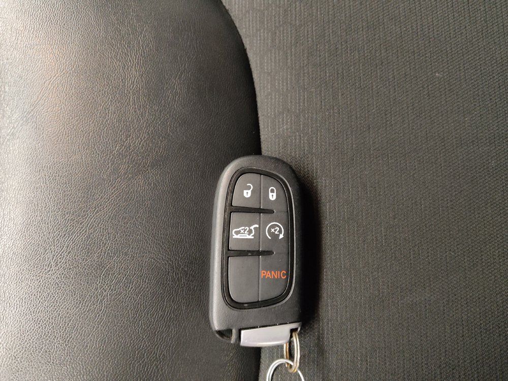Used 2020 Jeep Cherokee Latitude Plus w/ Comfort/Convenience Group AWD/4WD image 32