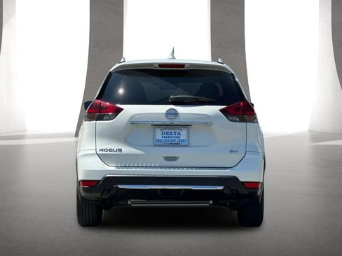 Used 2018 Nissan Rogue SV w/ Sun & Sound Touring Package FWD image 5