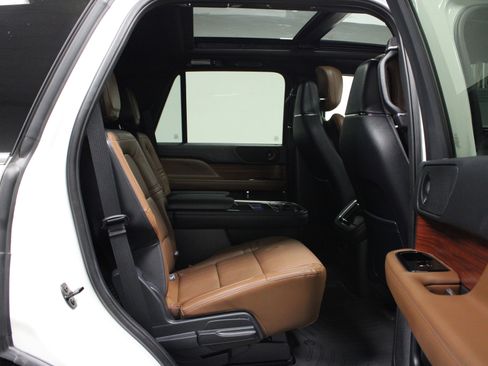 Used 2024 Lincoln Navigator Reserve image 16